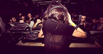 Minimal Wave w/ VERONICA VASICKA