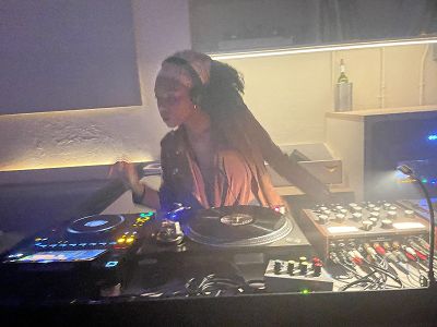 Cinnamon Sounds: Live at Public Records w/ Chloëdees