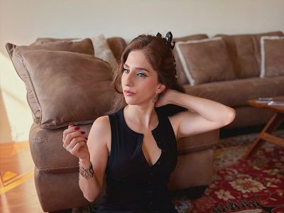 btwn Earth+Sky: Lara Sarkissian (R)